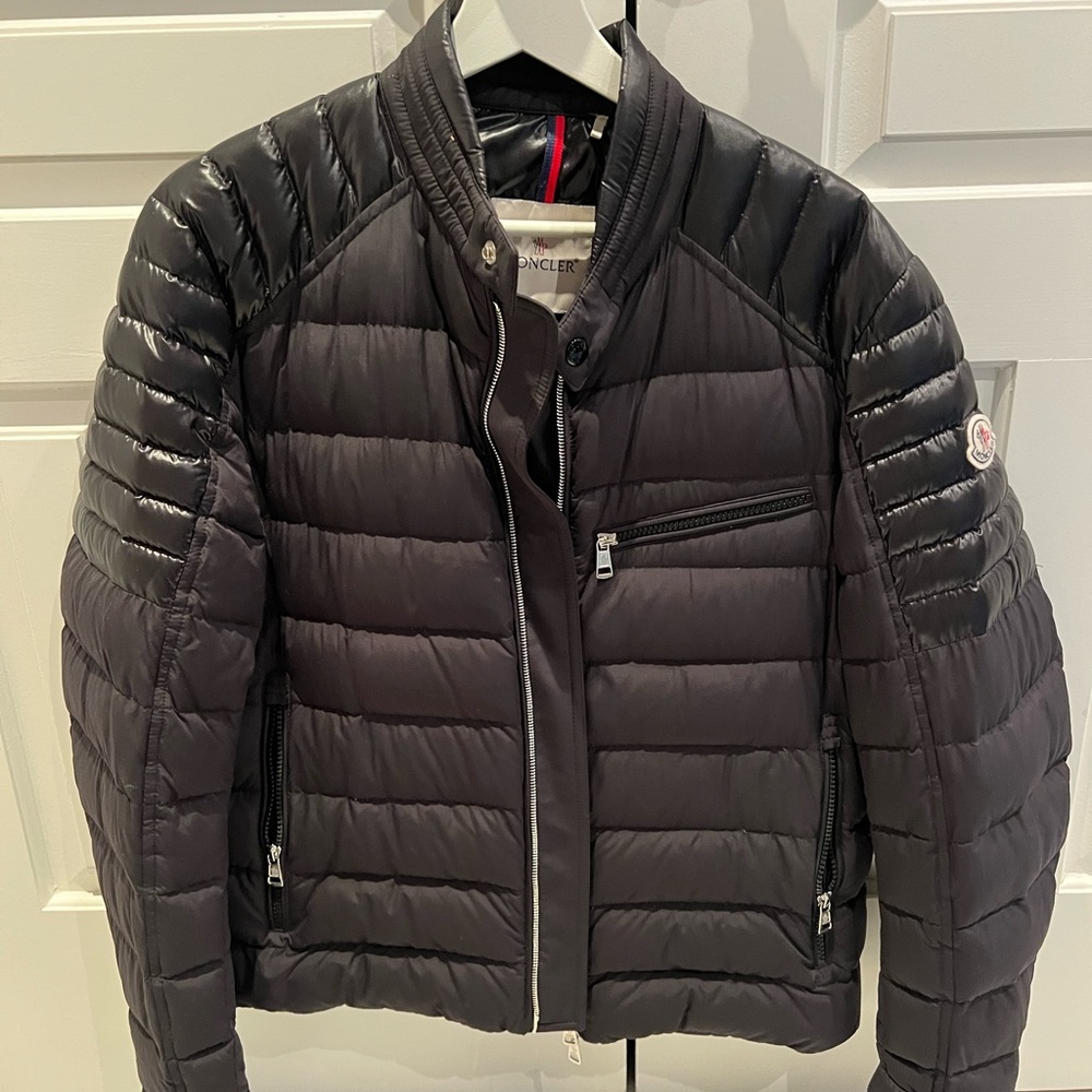Moncler Black Bomber Jacket Sleek Quilted Design